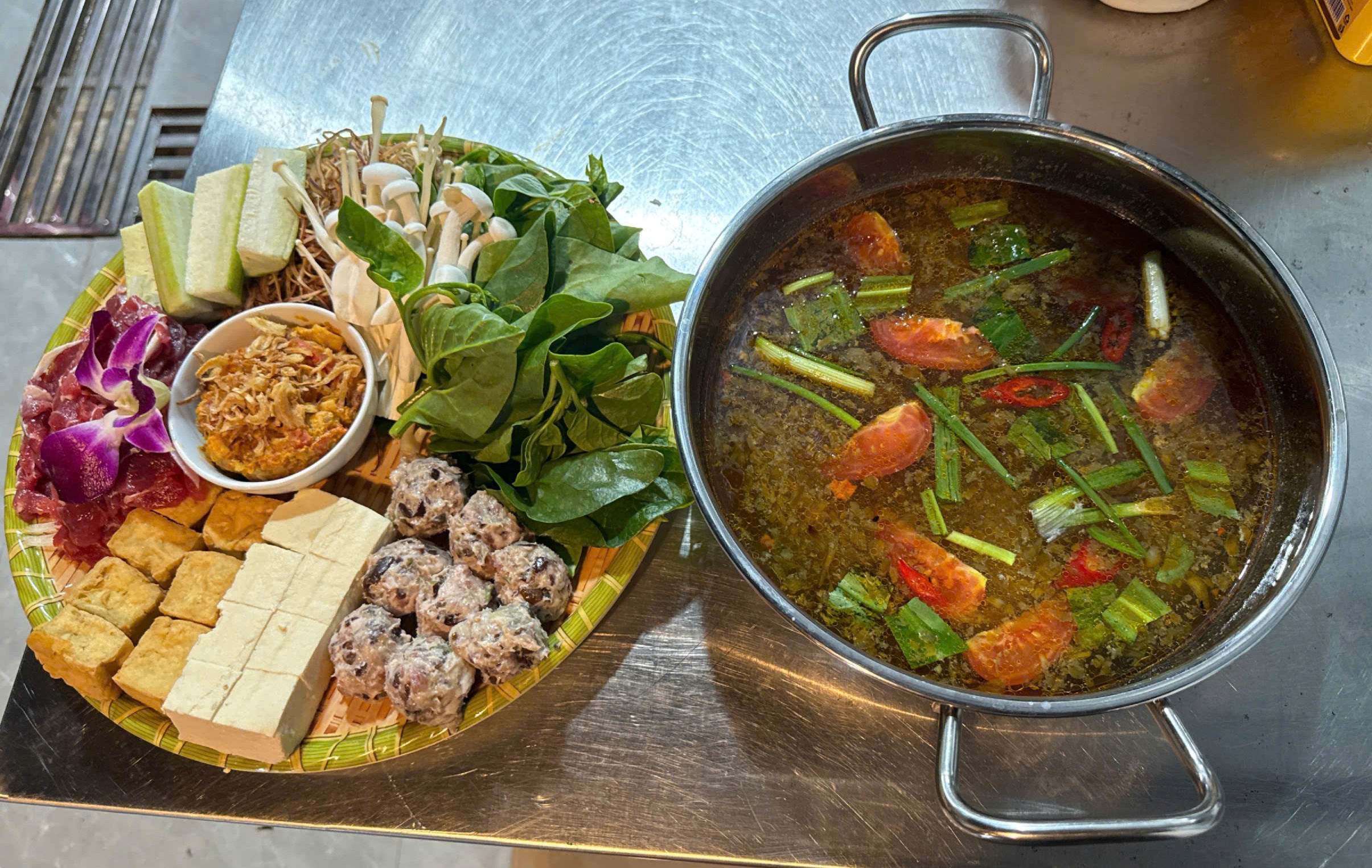 Lẩu Riêu Cua Bắp Bò