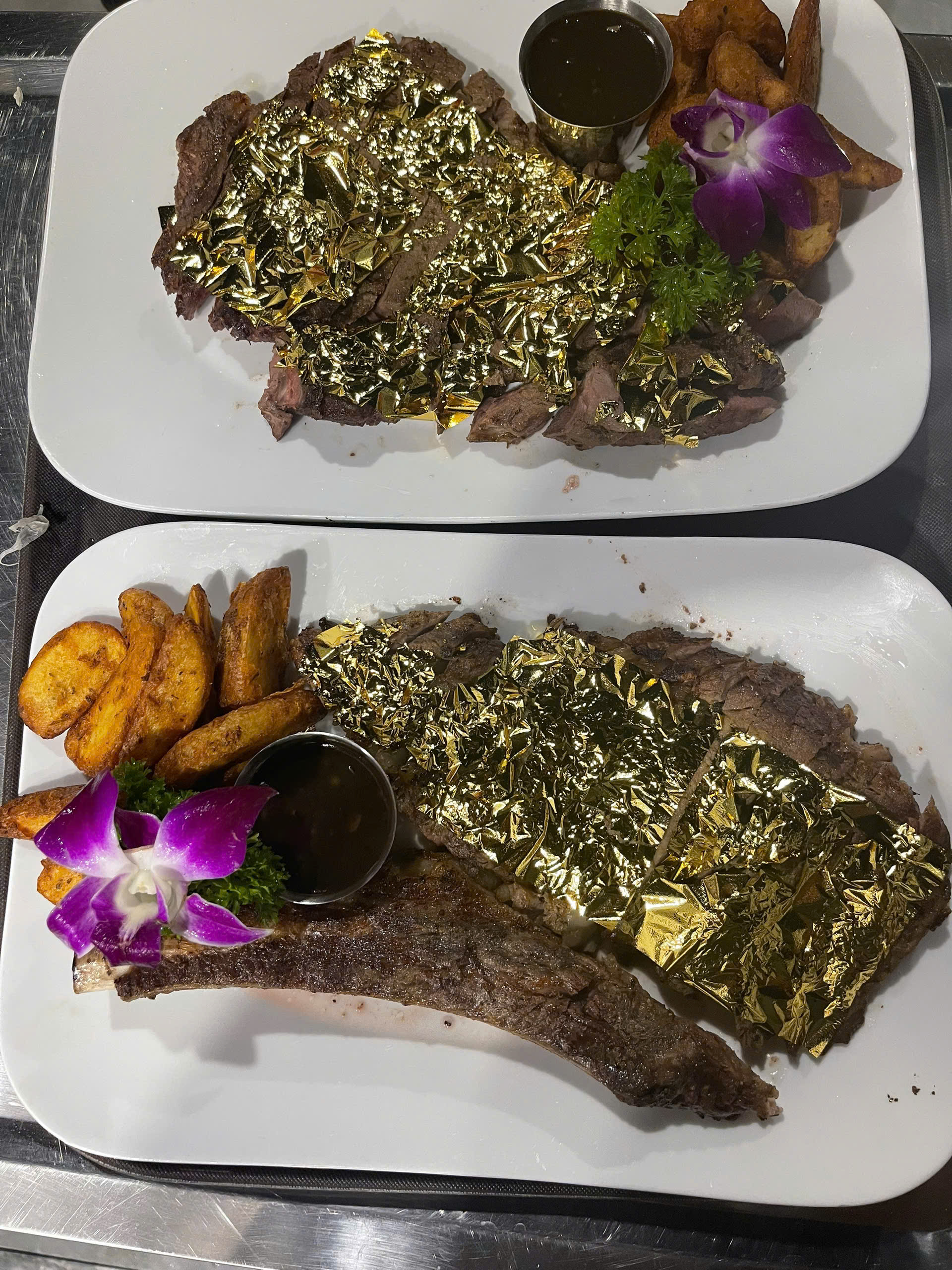 Bò Tomahawk Dát Vàng