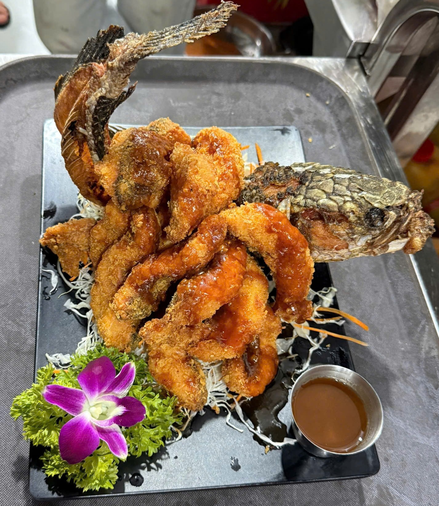 Cá Lóc Hồ Tây Chiên Xù Sốt Me